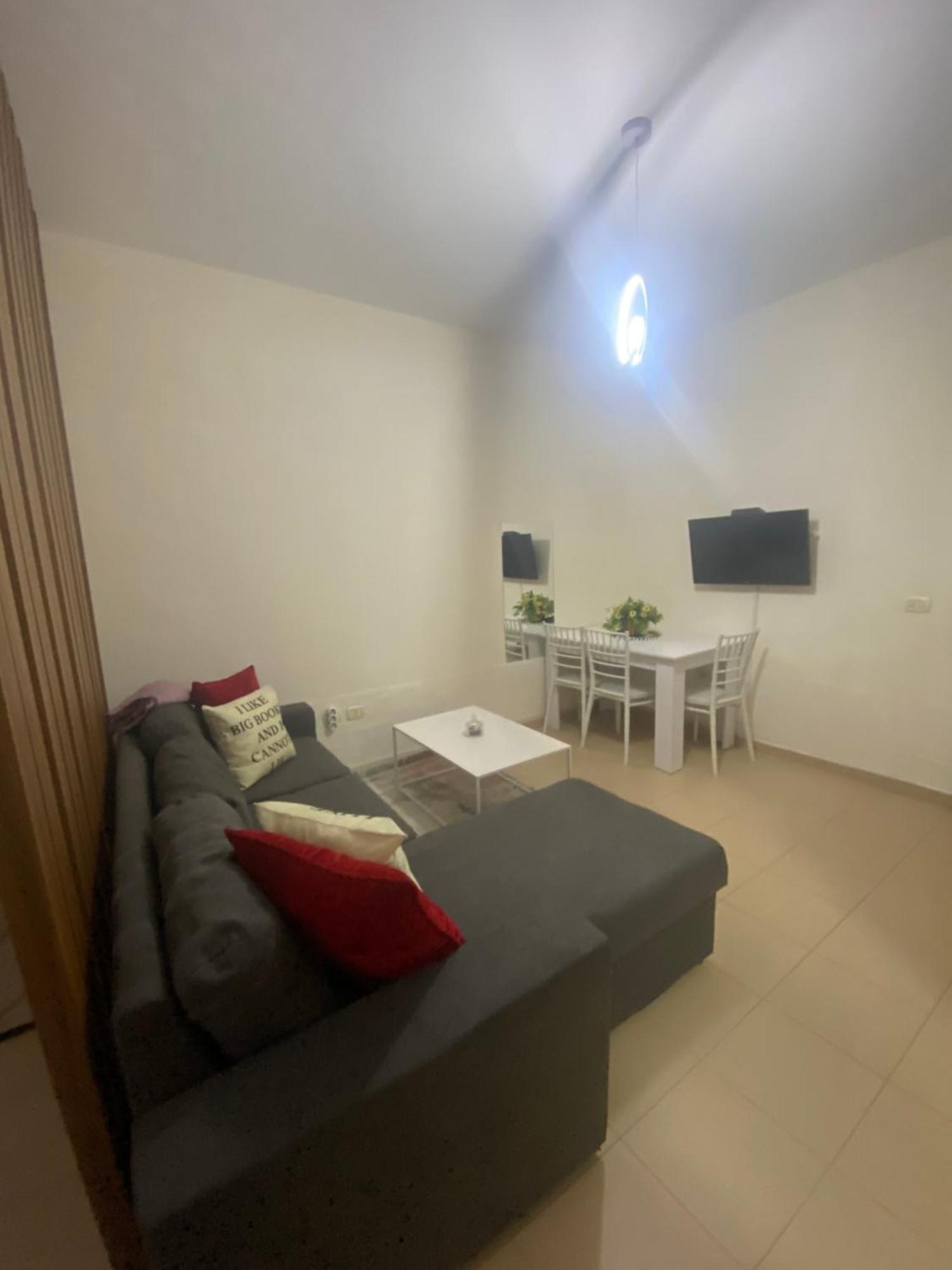 Chlo Apartment 4 Tirane エクステリア 写真